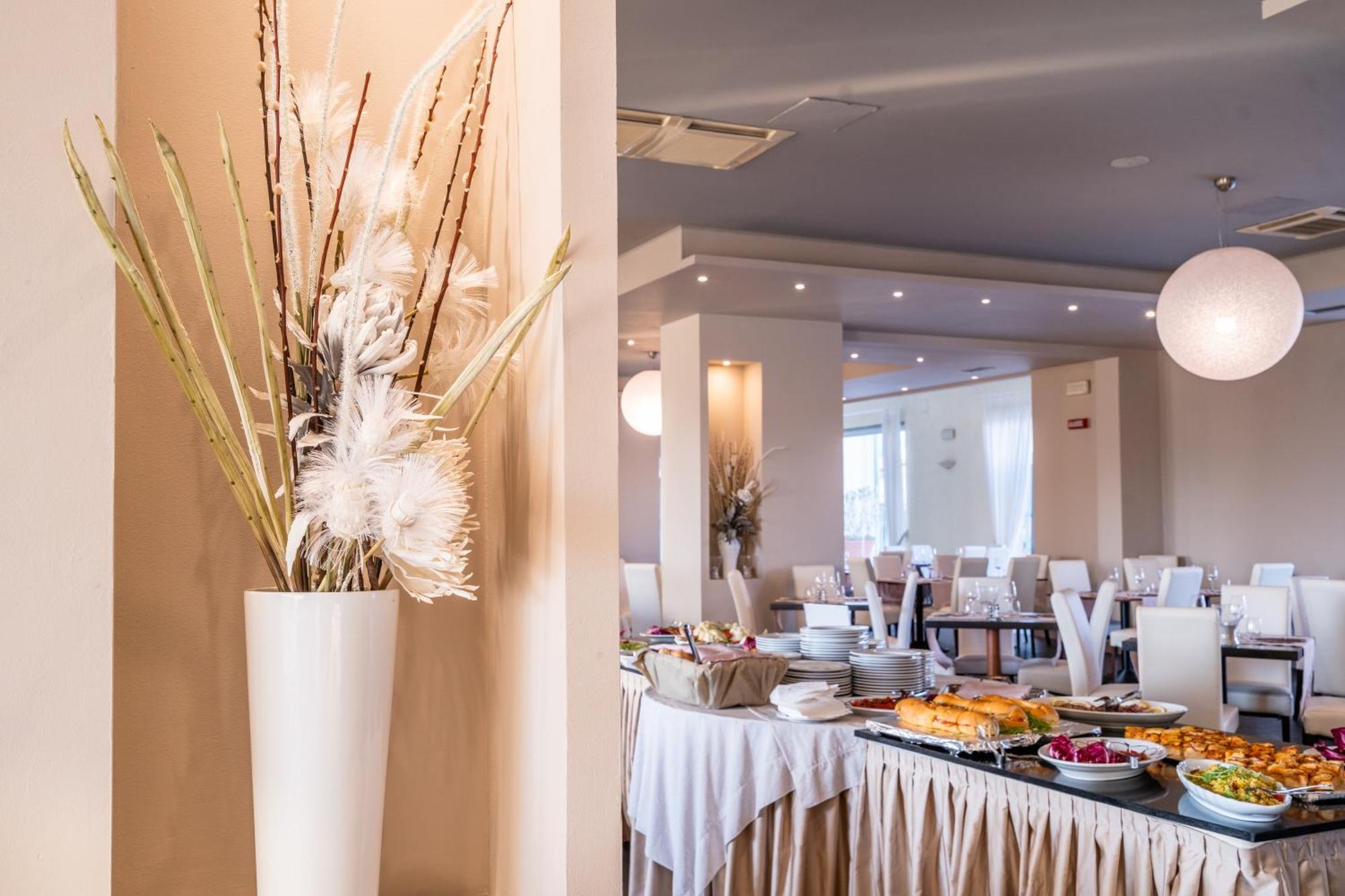 Capo Peloro Hotel (Adults Only) ตอร์เรฟาโร ภายนอก รูปภาพ